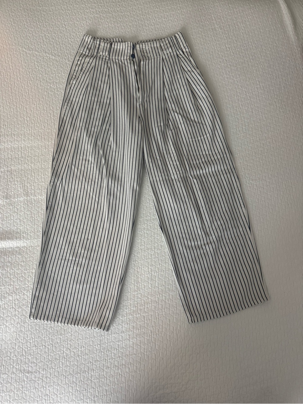 Urban Outfitters White Pants with Black Pinstripes - Size 4